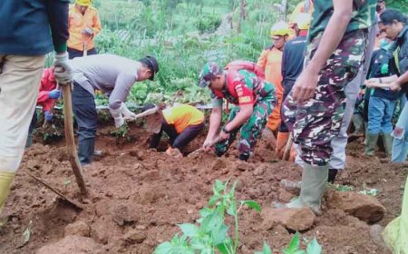Babinsa Menggali Lagi Lahan Warga Diduga Makam Korban Pembunuhan Mbah Slamet 