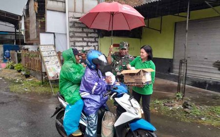 Berbagi dengan Sesama Koramil 17/Wanayasa Bagikan Takjil Kepada Warga Masyarakat