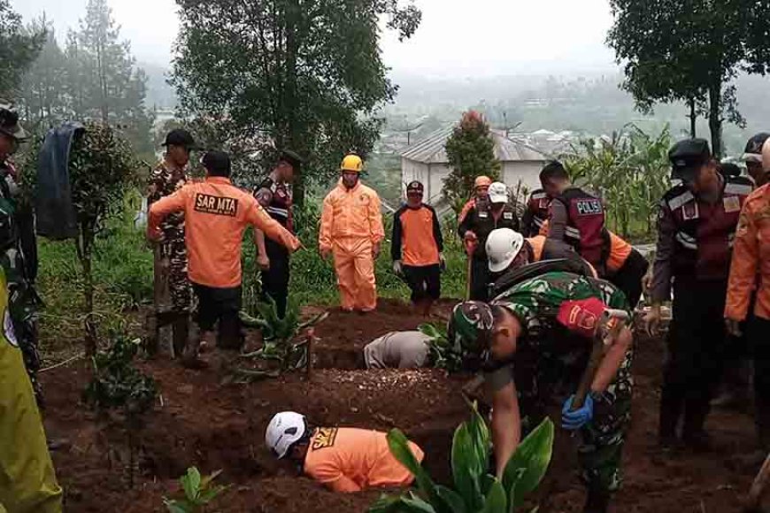 Babinsa Bongkar Makam Kasus Pembunuhan