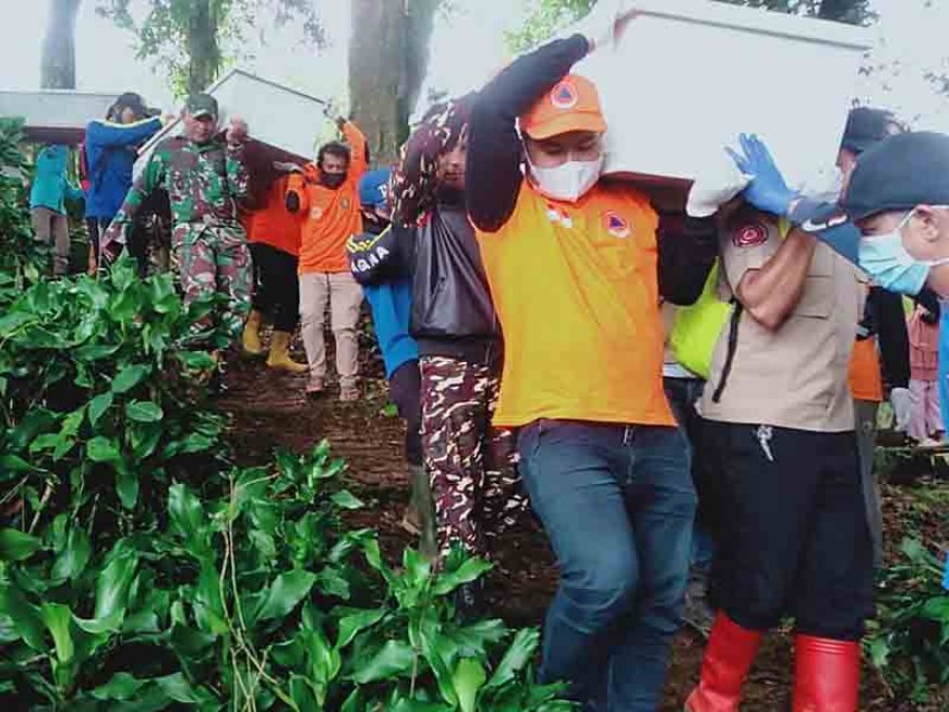 Pemakaman Jenazah Korban Pembunuhan Dukun Pengganda Uang