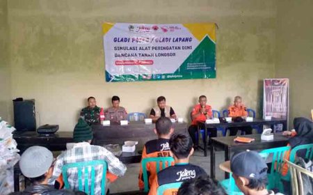 Gladi Posko Uji Alat EWS Gerakan Tanah di Desa Suwidak