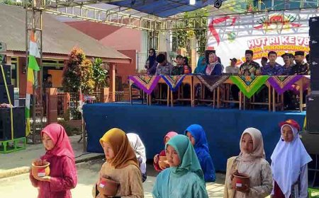 Tidak Melupakan Sejarah,Babinsa Koramil 17/Wanayasa beserta Warga Desa Penanggungan melakukan Tabur Bunga