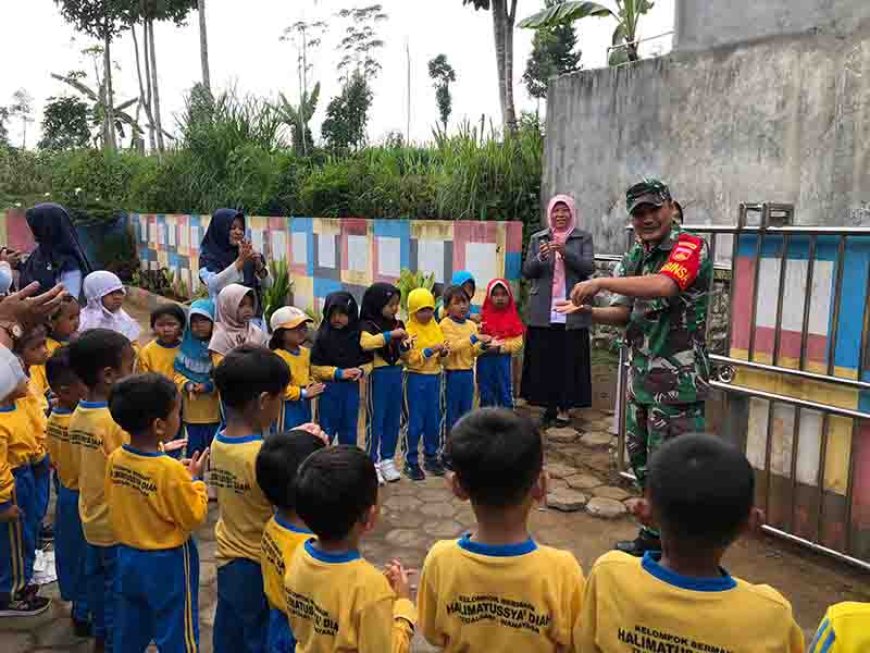 Babinsa Andil Dalam Peringatan Hari Cuci Tangan Pakai Sabun