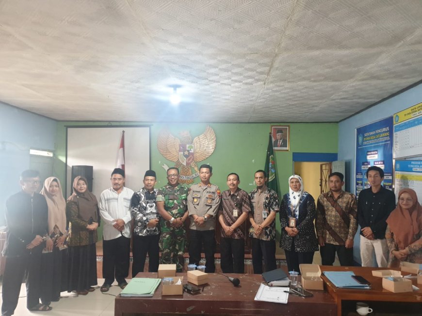 Pgs Danramil 17/Wanayasa Hadiri Penelitian Berkas Calon Kepala Desa Antar Waktu