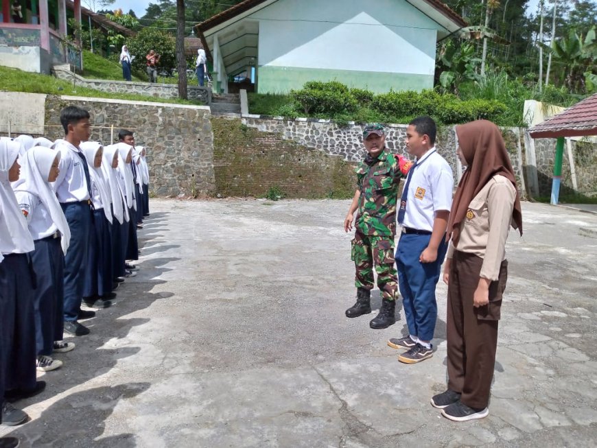 Menanamkan Sikap Disiplin dan Pembentukan Karakter Babinsa Beri Pelatihan