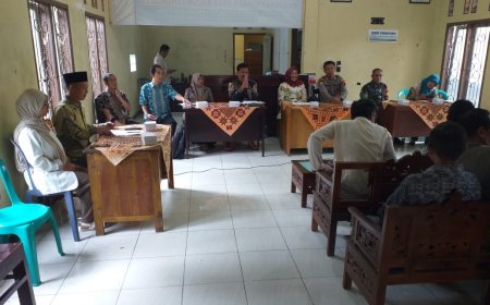 Mewakili Pgs Danramil, Babinsa Hadiri Penelitian Berkas Calon Kades