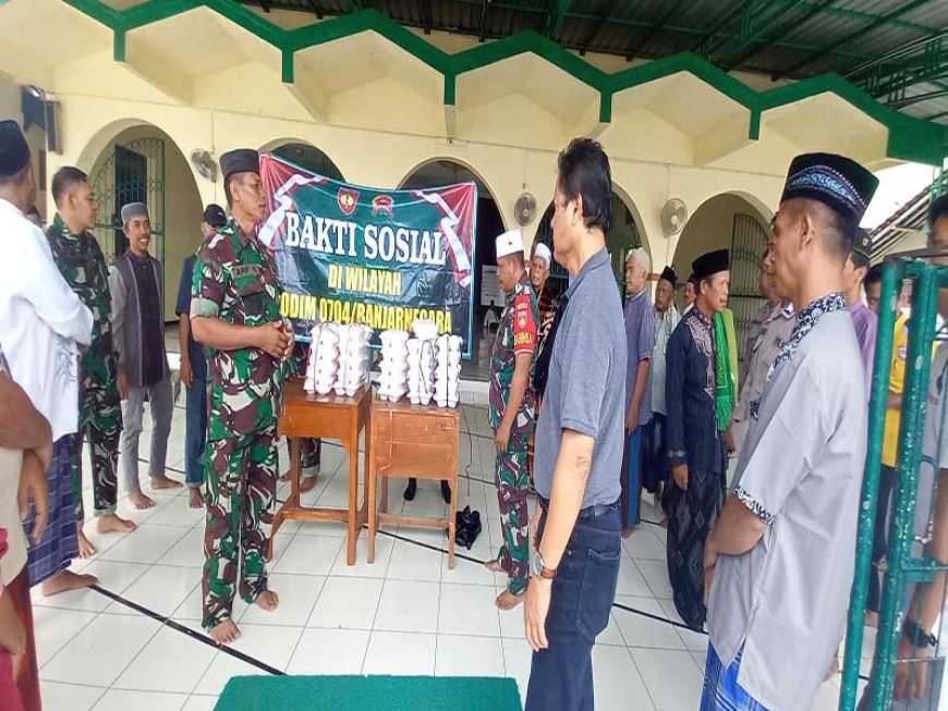 Kemanunggalan TNI Bersama Rakyat Melalui Kegiatan Jumat Berkah di Banjarnegara