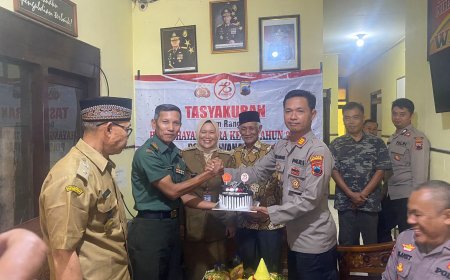 Danramil Beserta Anggota Ramai-ramai Sambangi Polsek Wanayasa