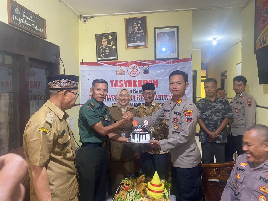 Danramil Beserta Anggota Ramai-ramai Sambangi Polsek Wanayasa