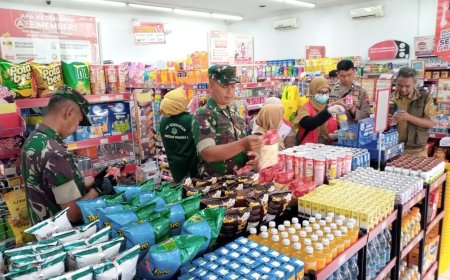 Sweaping Makanan Kadaluarsa Danramil 17/Wanayasa Bersama Instansi Terkait