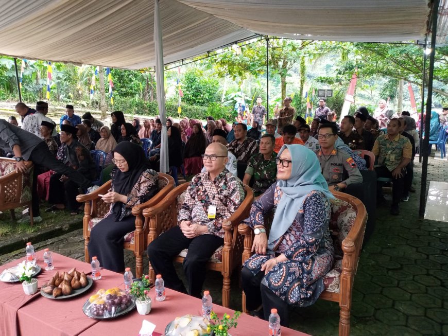 Danramil 17/Wanayasa Mendampingi Bupati Banjarnegara Dalam Penyerahan Sertifikat PTSL Tahun 2025