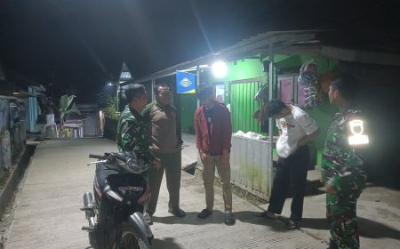 Wujud Nyata Kepedulian Dalam Menciptakan Keamanan Lingkungan Babinsa Koramil 17/Wanayasa melaksanakan Patroli Malam